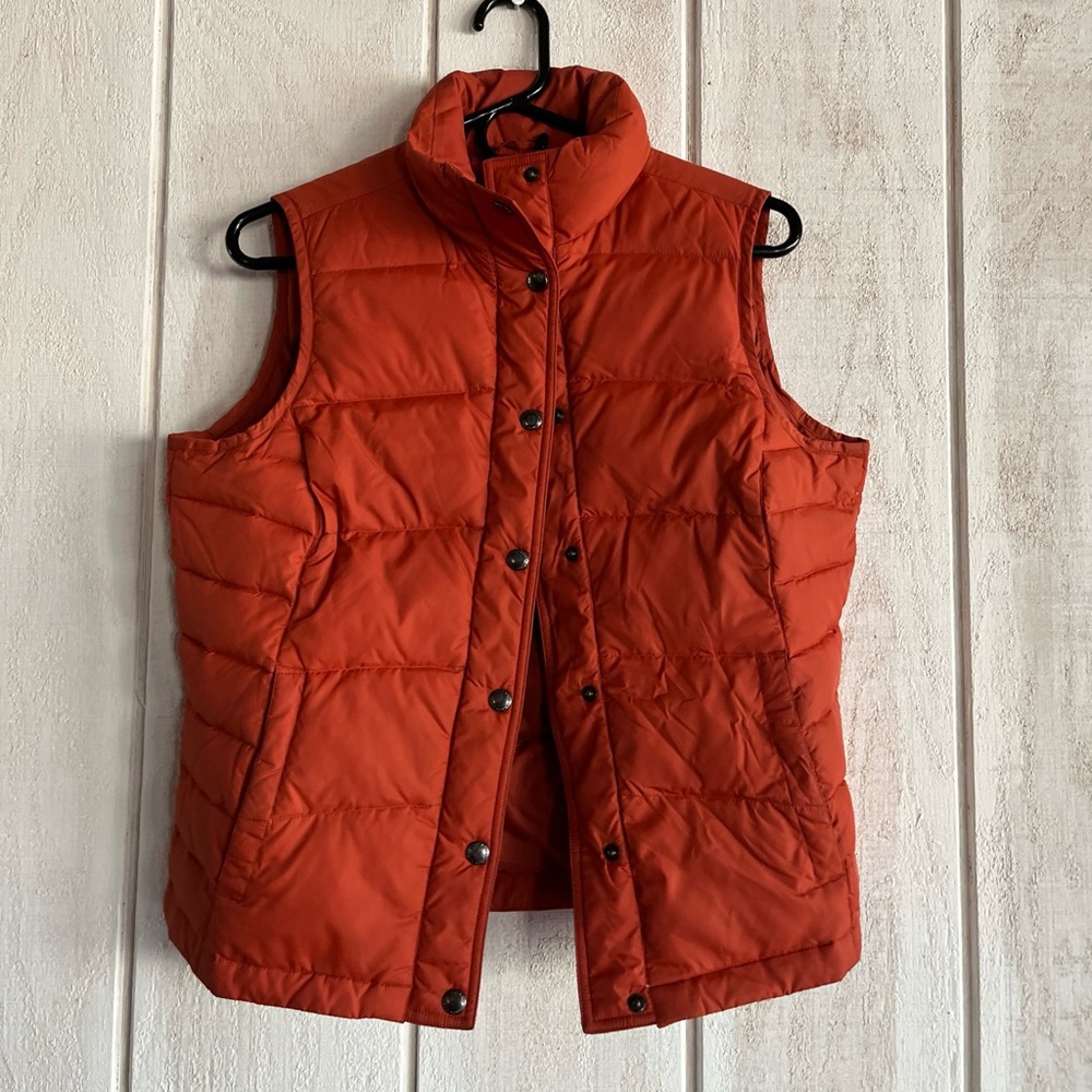 Women’s Land End size small. Down insulation.